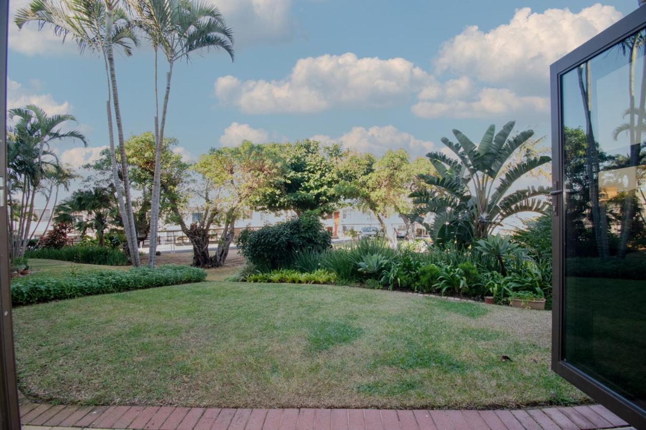 7 The Shades Umhlanga Rocks Appartement Durban Buitenkant foto